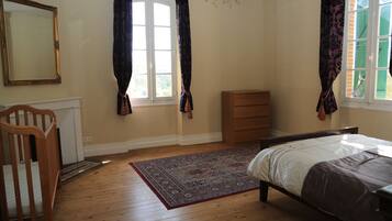 8 間睡房、書桌、熨斗/熨衫板、免費 Wi-Fi