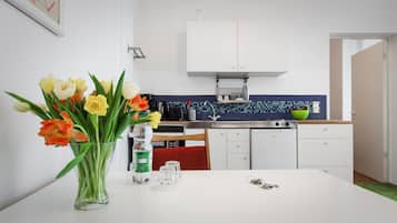 冰箱、微波炉、炉灶、洗碗机