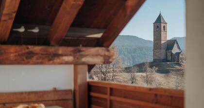 Quiet, very sunny location with phenomenal views over Merano and the surrounding area.