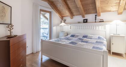 Quiet, sunny location with a wonderful view of Merano and the surrounding area.