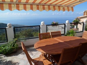 Outdoor dining - Holiday house in Italy, quietly but not lonely, wonderful view to the sea (Falerna)