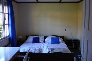 1 habitación, escritorio, tabla de planchar con plancha y wifi gratis 