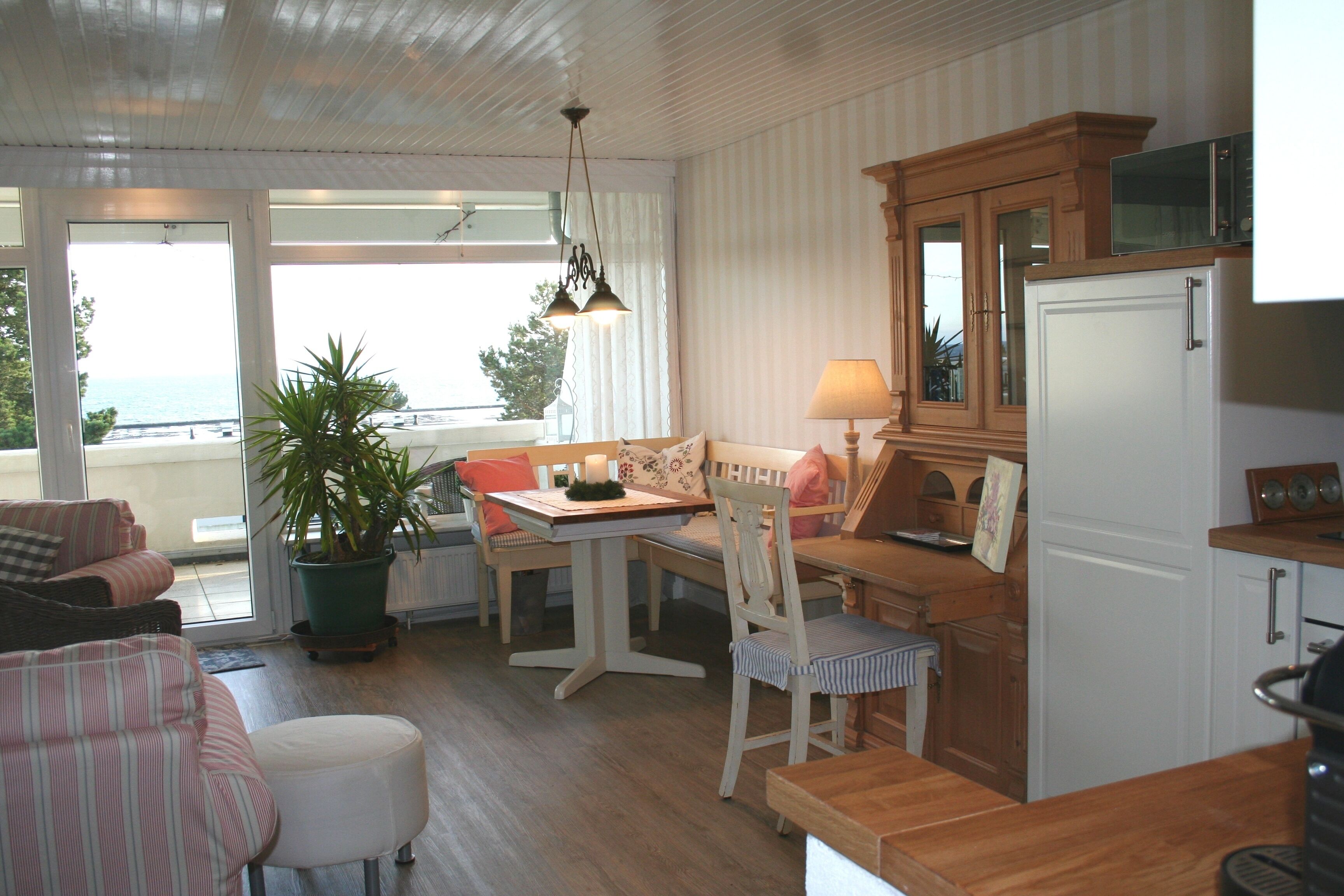 Einzigartige FEWO mit Ostseeblick, 60 m zum Strand für 2-4 P., kl. Hund möglich