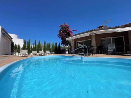 Freiligendes Ferienhaus mit privatem Pool, Familien.-und Haustierfreundlich.....