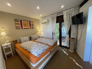 3 chambres, bureau, fer et planche à repasser, accès au Wi-Fi (inclus)