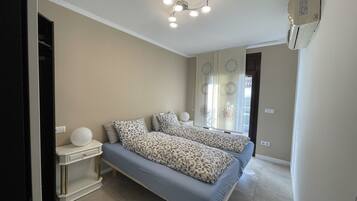 3 habitaciones, escritorio, tabla de planchar con plancha y wifi gratis