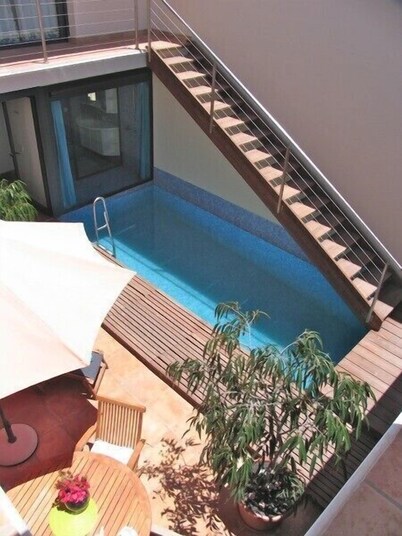 Big bungalow w/private pool, few min. from the sea, protected inner courtyard