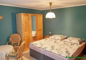 2 bedrooms, free WiFi, bed sheets