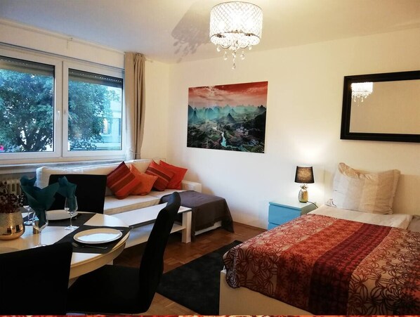 1 habitación, tabla de planchar con plancha, wifi y ropa de cama