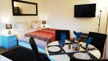 Bügeleisen/Bügelbrett, Reisekinderbett, WLAN, Bettwäsche