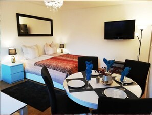 熨斗/熨衣板、旅行婴儿床、WiFi、床单