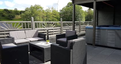 Holiday home for sole use, garden sauna, outdoor whirlpool, WLAN, play barn