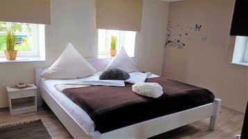4 bedrooms, iron/ironing board, WiFi, bed sheets