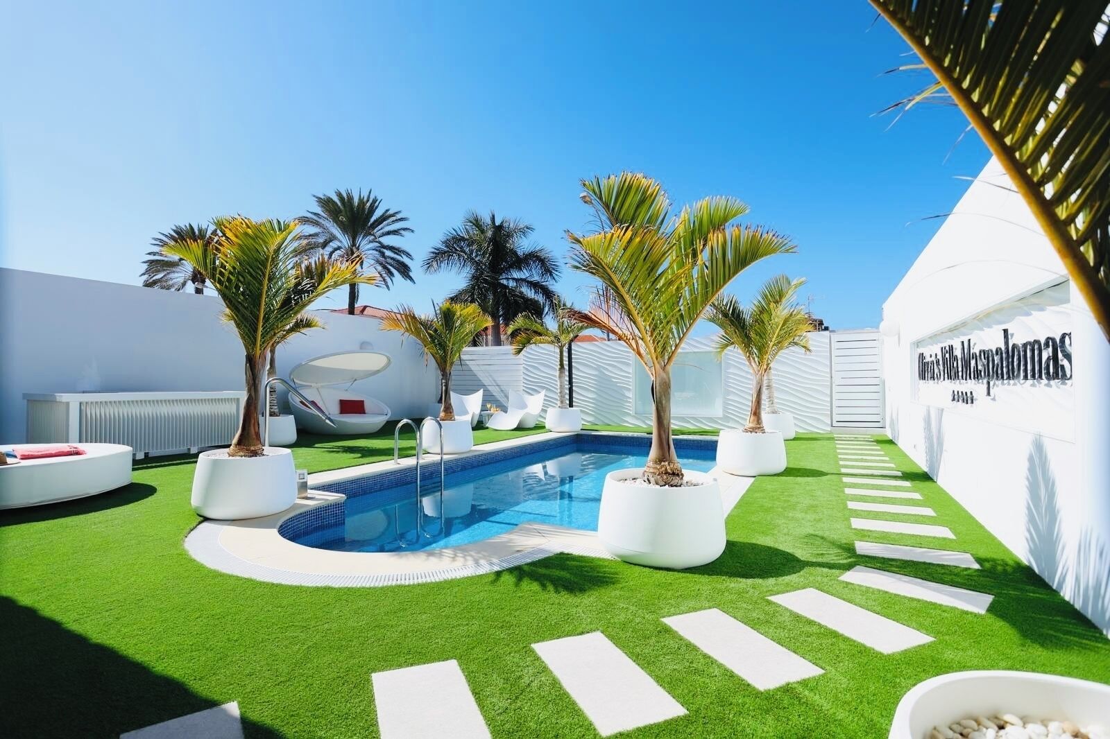 Lämmitetty uima-allas