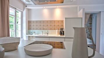 KĂŒhlschrank, Mikrowelle, Ofen, Herdplatte