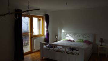 6 slaapkamers, een strijkplank/strijkijzer, gratis wifi, beddengoed
