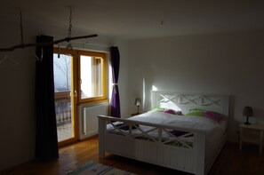 6 bedrooms, iron/ironing board, free WiFi, bed sheets