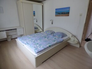 4 Schlafzimmer, Reisekinderbett, kostenloses WLAN, Bettwäsche