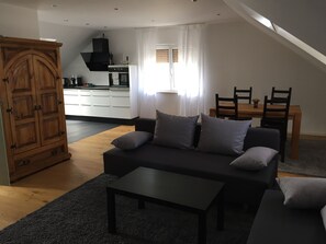 Fernseher, Stereoanlage