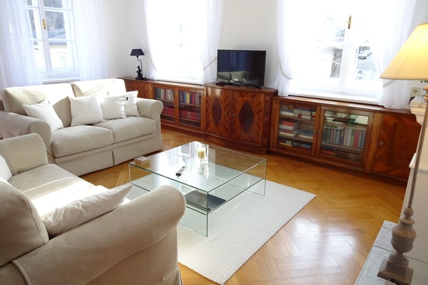 spacious and bright lounge with windows towards west and south