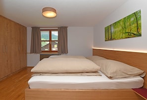 3 bedrooms, in-room safe, travel cot, WiFi - Apartment Fluh - Guesthouse Margreth (Au)