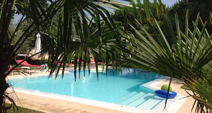 Appartement neuf au rez-de-chaussée, une piscine d'eau salée, air conditionné, 100m de la plage, connexion Wi-Fi, 7 pers.