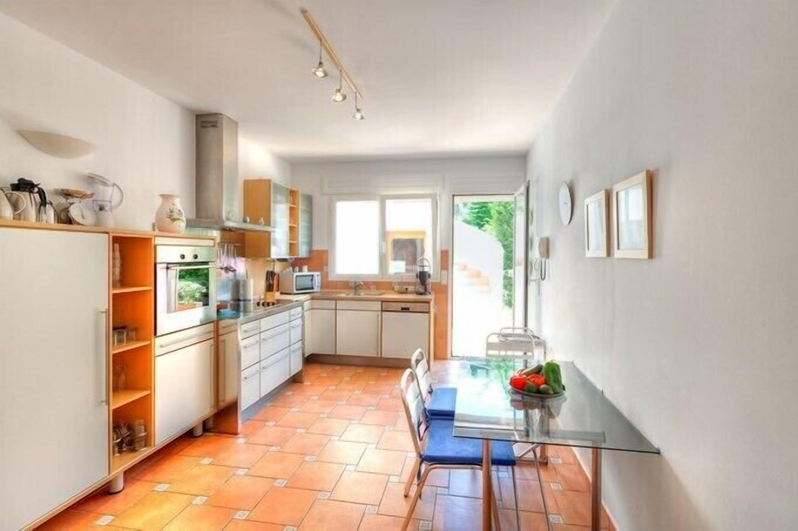 Luxurious villa with infinity pool and an amazing 180° view to the sea