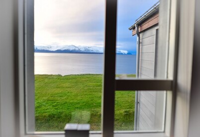 Spacious and comfortable house at the shore