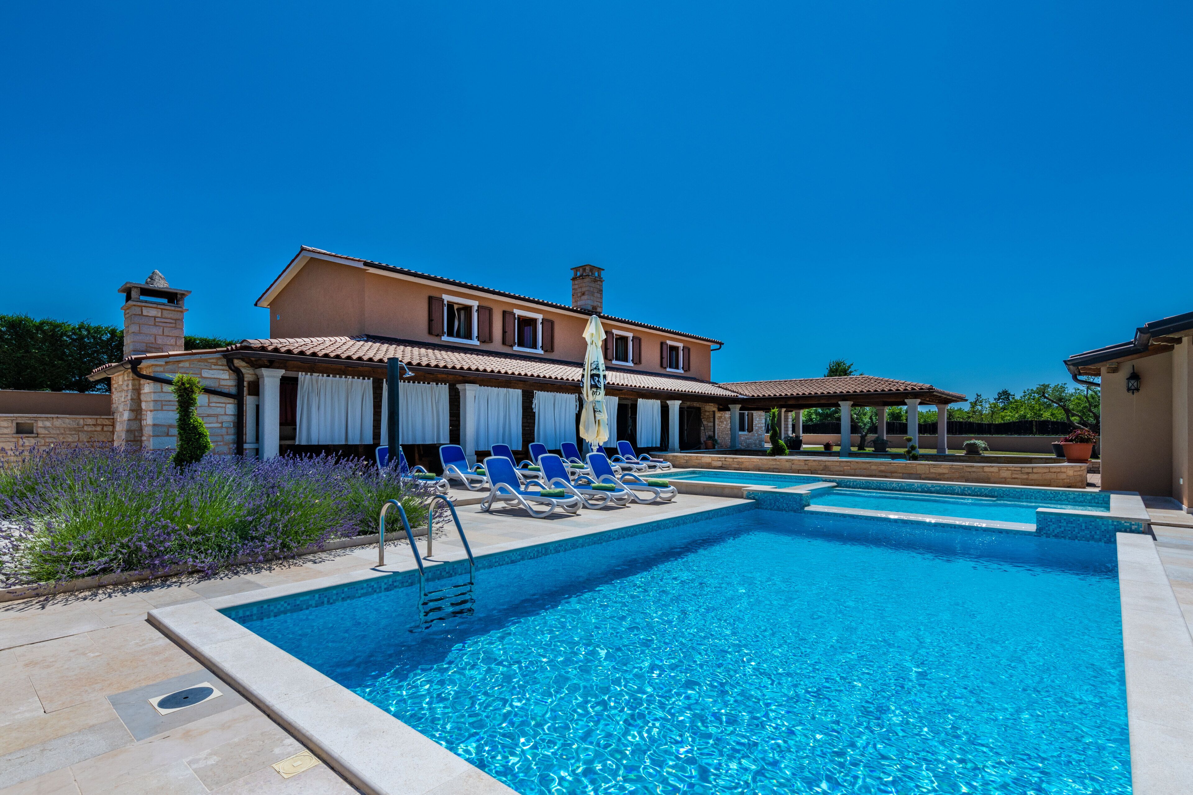 Alberca al aire libre 