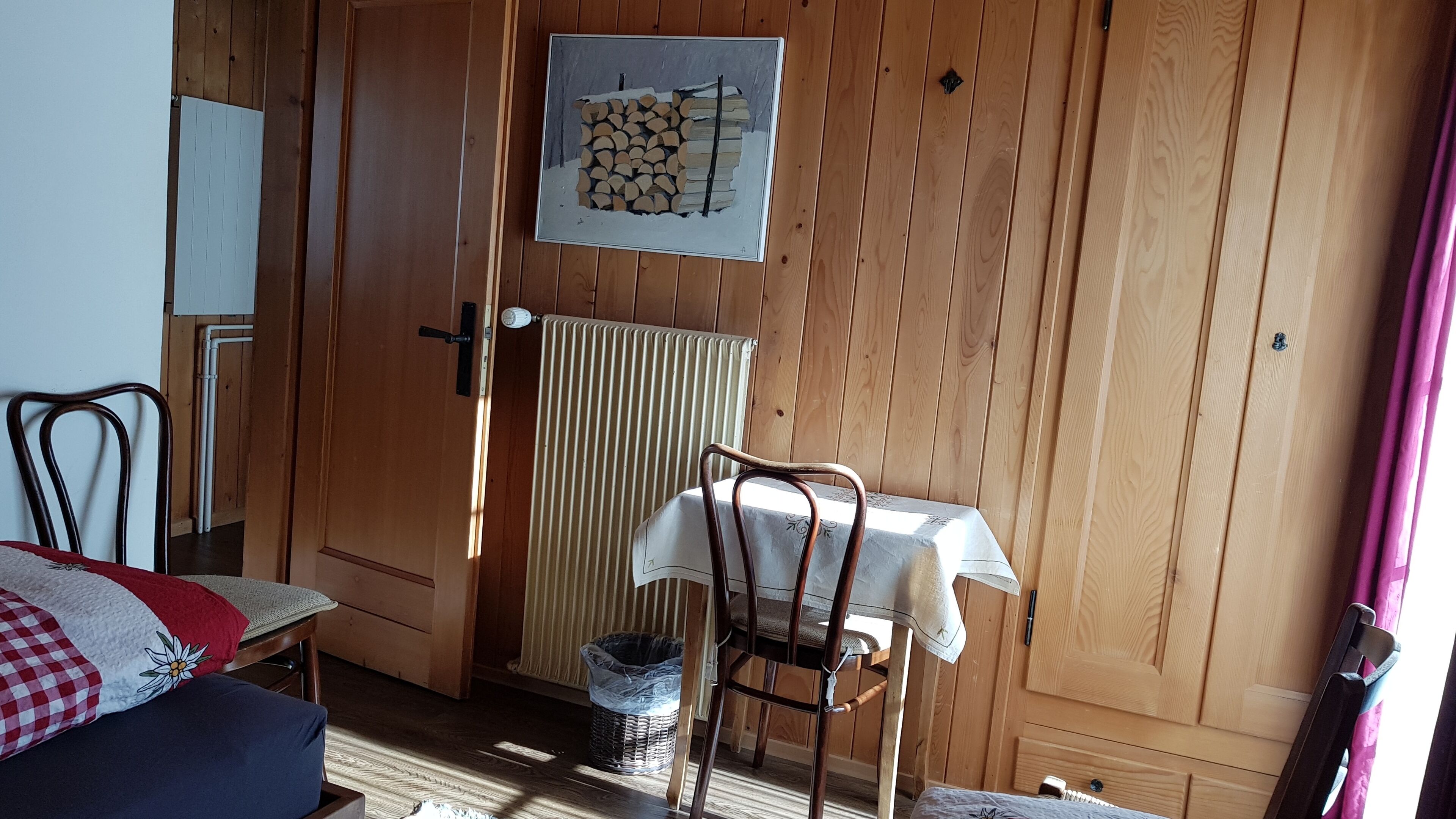 3 chambres, fer et planche à repasser, lit parapluie, Wi-Fi gratuit