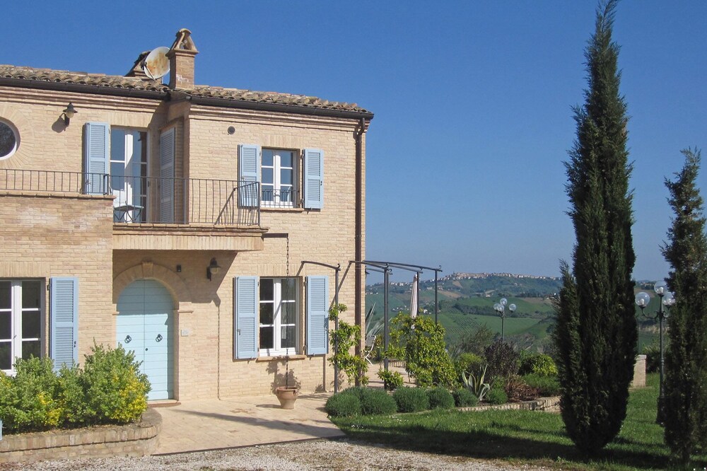 Confortevole casa di campagna nelle Marche con una meravigliosa vista panoramica