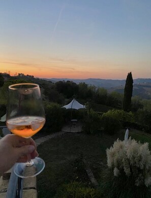 Property grounds - Comfortable cottage in the March with a stunning panorama view (Cossignano)