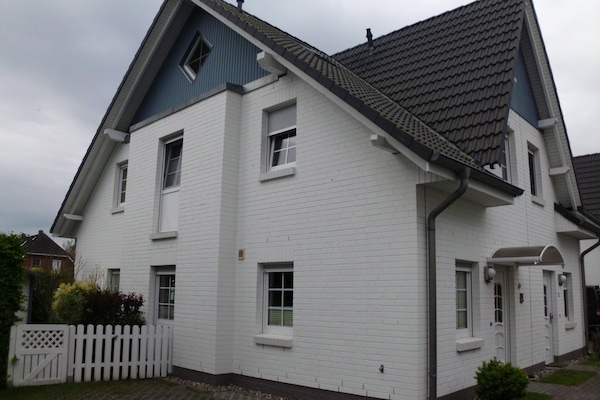 Fischerhaus mit Blick in den Garten