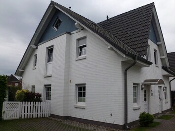 Fischerhaus mit Blick in den Garten