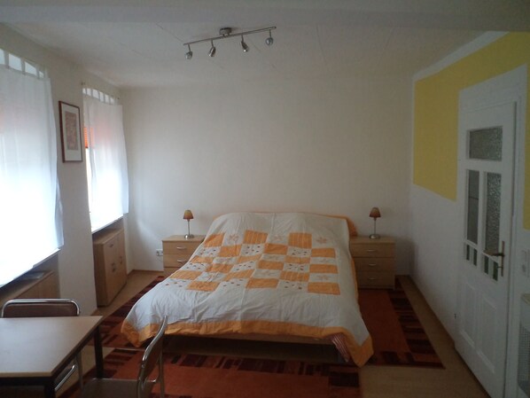 3 bedrooms, iron/ironing board, WiFi, bed sheets - Charming 3-room old town house in Neckargemünd near Heidelberg (Neckargemünd)