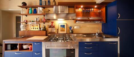 Refrigerador, horno, placa de cocina, lavavajillas