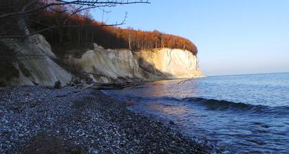 Apartment with stunning sea views directly above the beach promenade