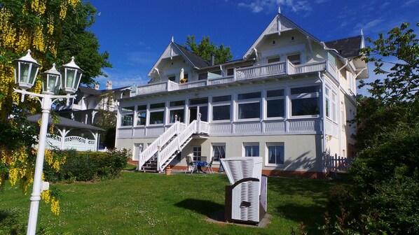 A large, multi-story building with a prominent staircase leading to the upper floors. - Apartment with stunning sea views directly above the beach promenade  (Sassnitz)