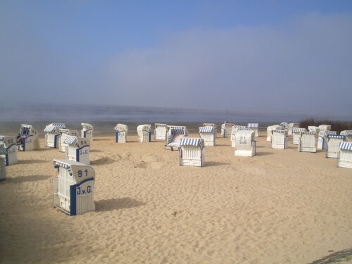 Chaise de plage au bord de la mer gratuitement! Appartement confortable avec protection contre les insectes, WiFi, balcon orienté sud!