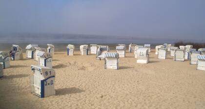 Chaise de plage au bord de la mer gratuitement! Appartement confortable avec protection contre les insectes, WiFi, balcon orienté sud!
