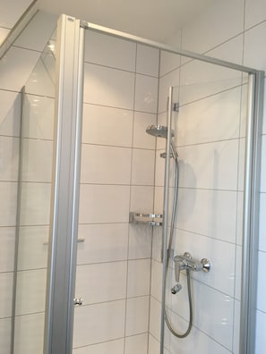 Shower, hair dryer, toilet paper - Sunny balcony apartment southwest near the beach with garage! Free beach chair! (Cuxhaven Duhnen)