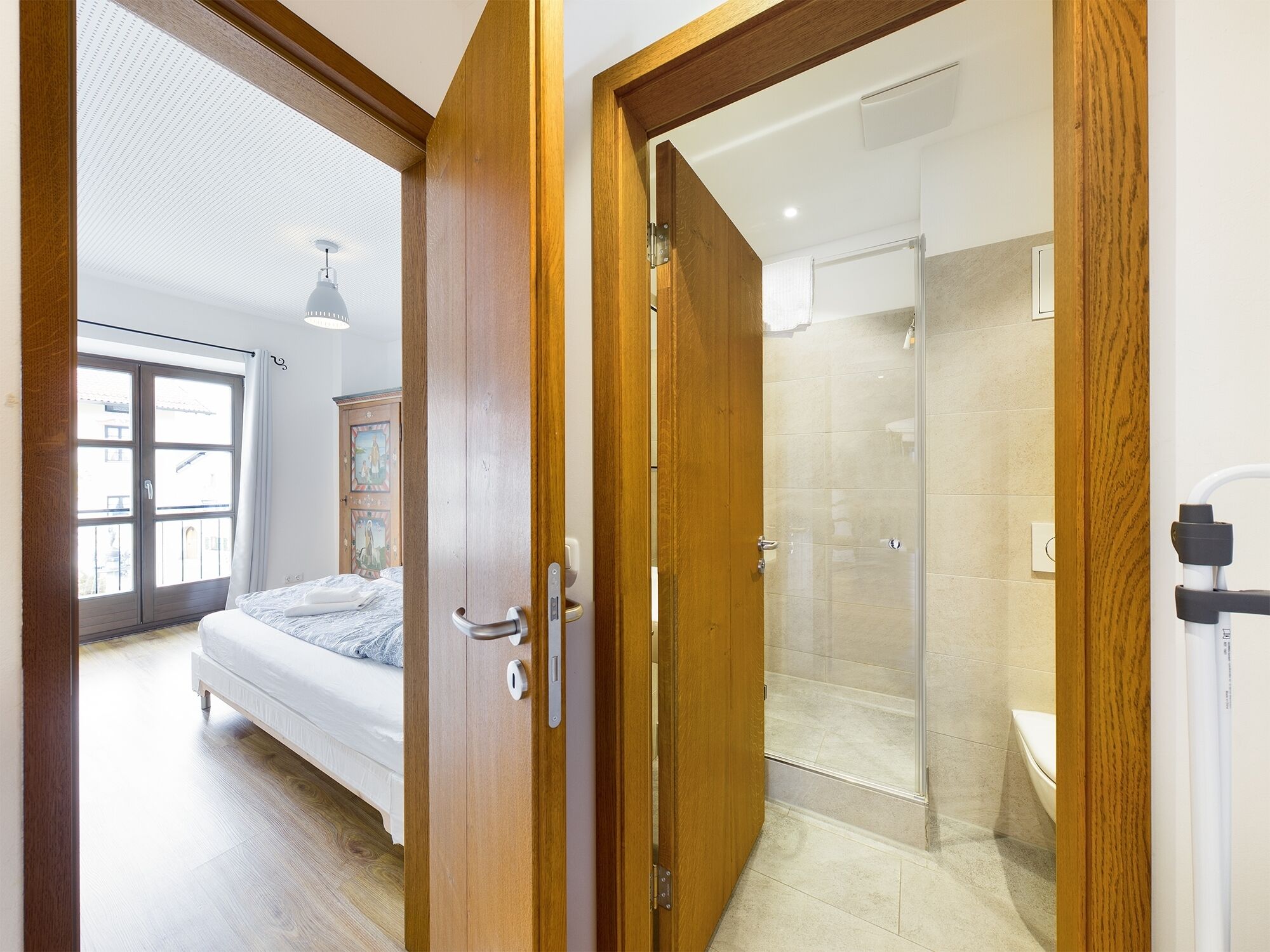 Een douche, een haardroger, handdoeken