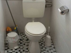 Unclassified image, 4 of 9, button