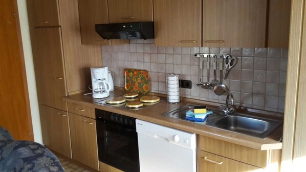 Fridge, oven, dishwasher, highchair