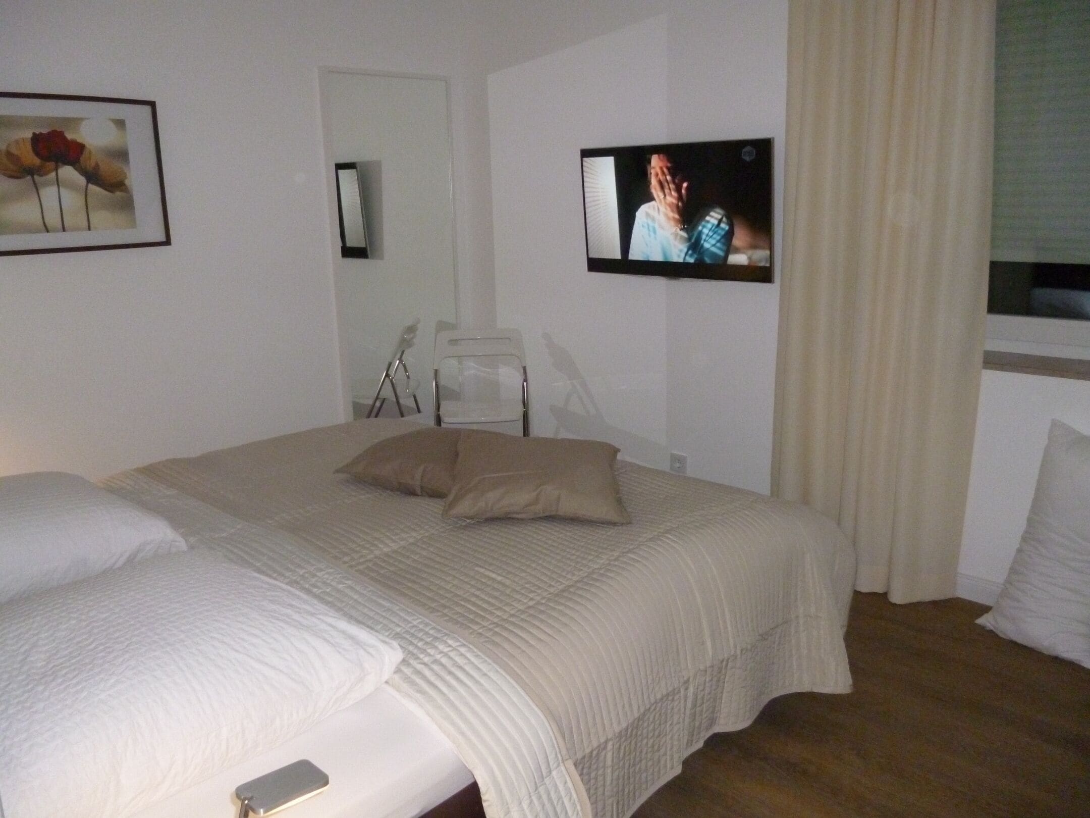 2 Schlafzimmer, Zimmersafe, Schreibtisch, Bügeleisen/Bügelbrett