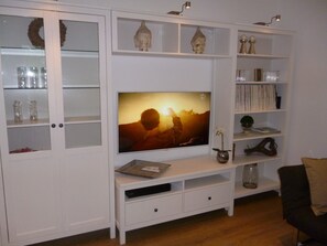 Smart TV, DVD player, books, music library - 5*-Comfort-FeWo, 85m²-new building, 6 pers., HH-South, forest and heath, child-friendly! (Rosengarten-Vahrendorf)