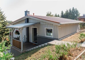 Exterior - High quality holiday home with WiFi, fireplace & underfloor heating (Harzgerode)