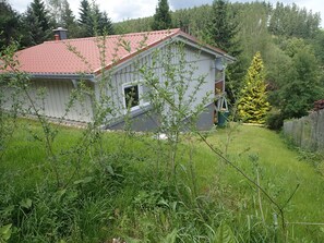 Property grounds - High quality holiday home with WiFi, fireplace & underfloor heating (Harzgerode)