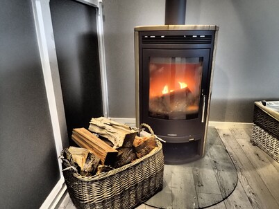 High quality holiday home with WiFi, fireplace & underfloor heating