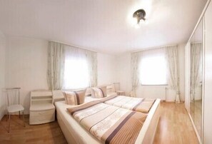 1 多间卧室、熨斗/熨衣板、WiFi、床单